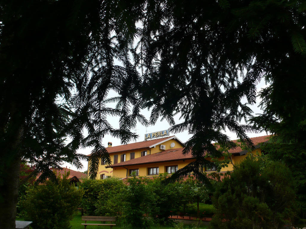 Hotel Ristorante La Perla Varallo Pombia المظهر الخارجي الصورة