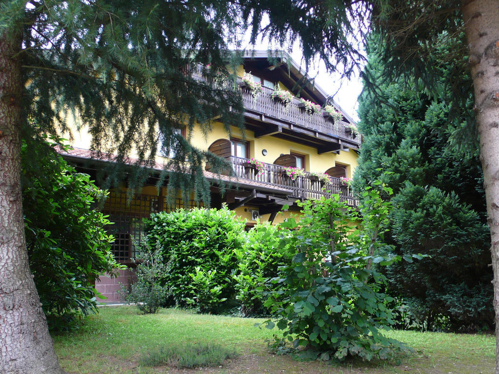 Hotel Ristorante La Perla Varallo Pombia المظهر الخارجي الصورة