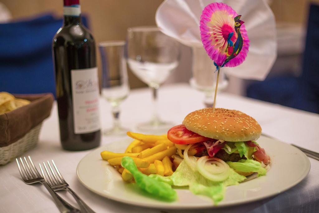 Hotel Ristorante La Perla Varallo Pombia المظهر الخارجي الصورة