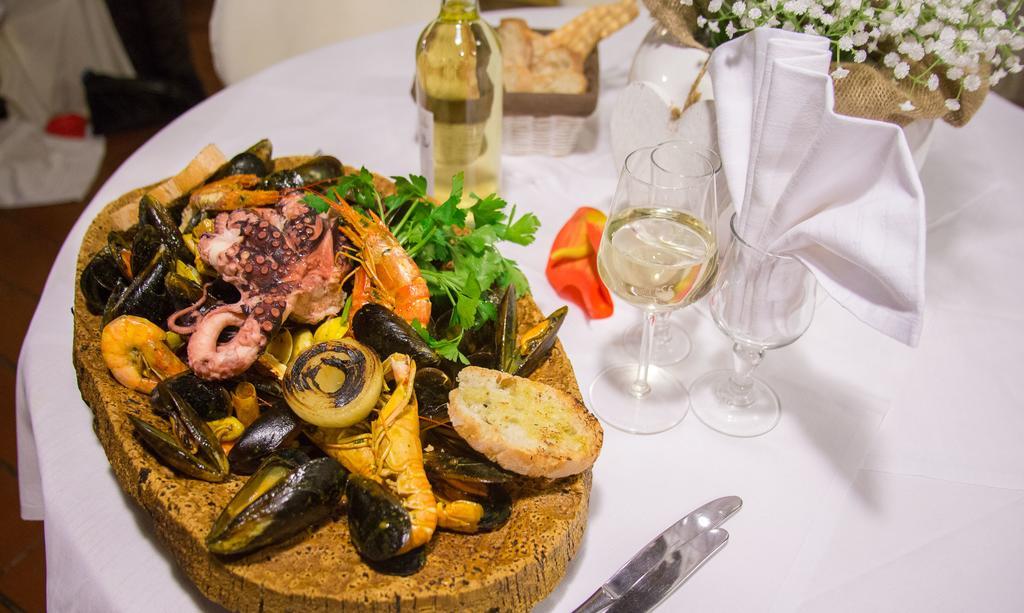 Hotel Ristorante La Perla Varallo Pombia المظهر الخارجي الصورة