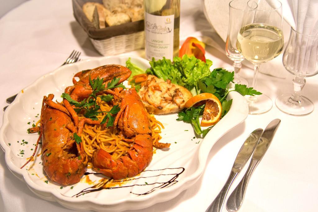 Hotel Ristorante La Perla Varallo Pombia المظهر الخارجي الصورة