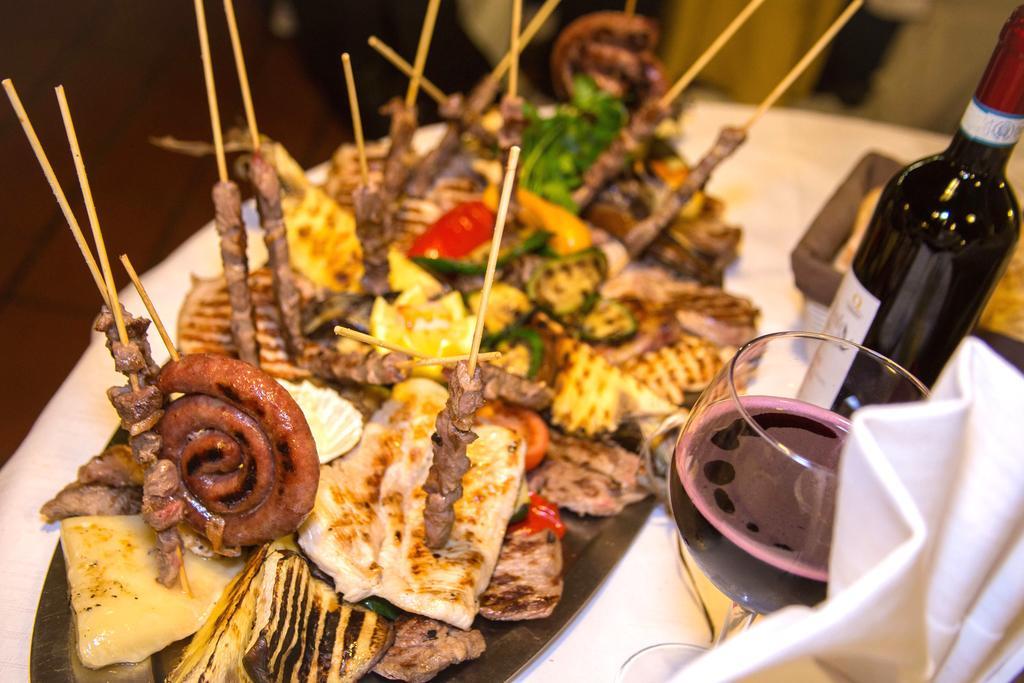 Hotel Ristorante La Perla Varallo Pombia المظهر الخارجي الصورة