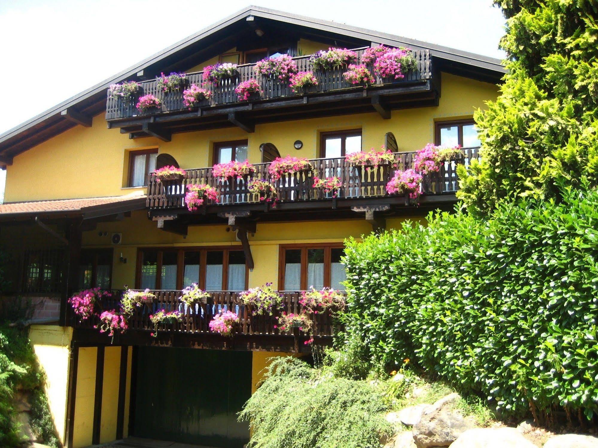 Hotel Ristorante La Perla Varallo Pombia المظهر الخارجي الصورة