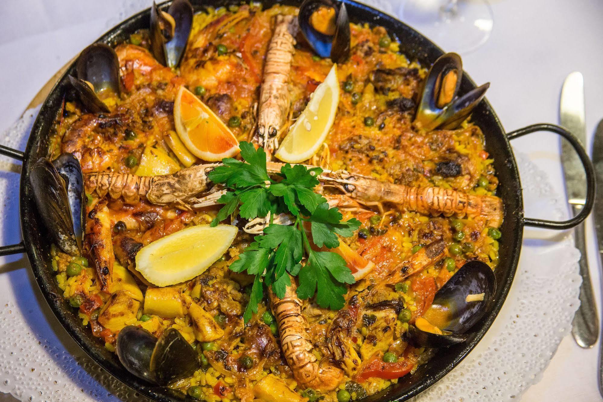 Hotel Ristorante La Perla Varallo Pombia المظهر الخارجي الصورة