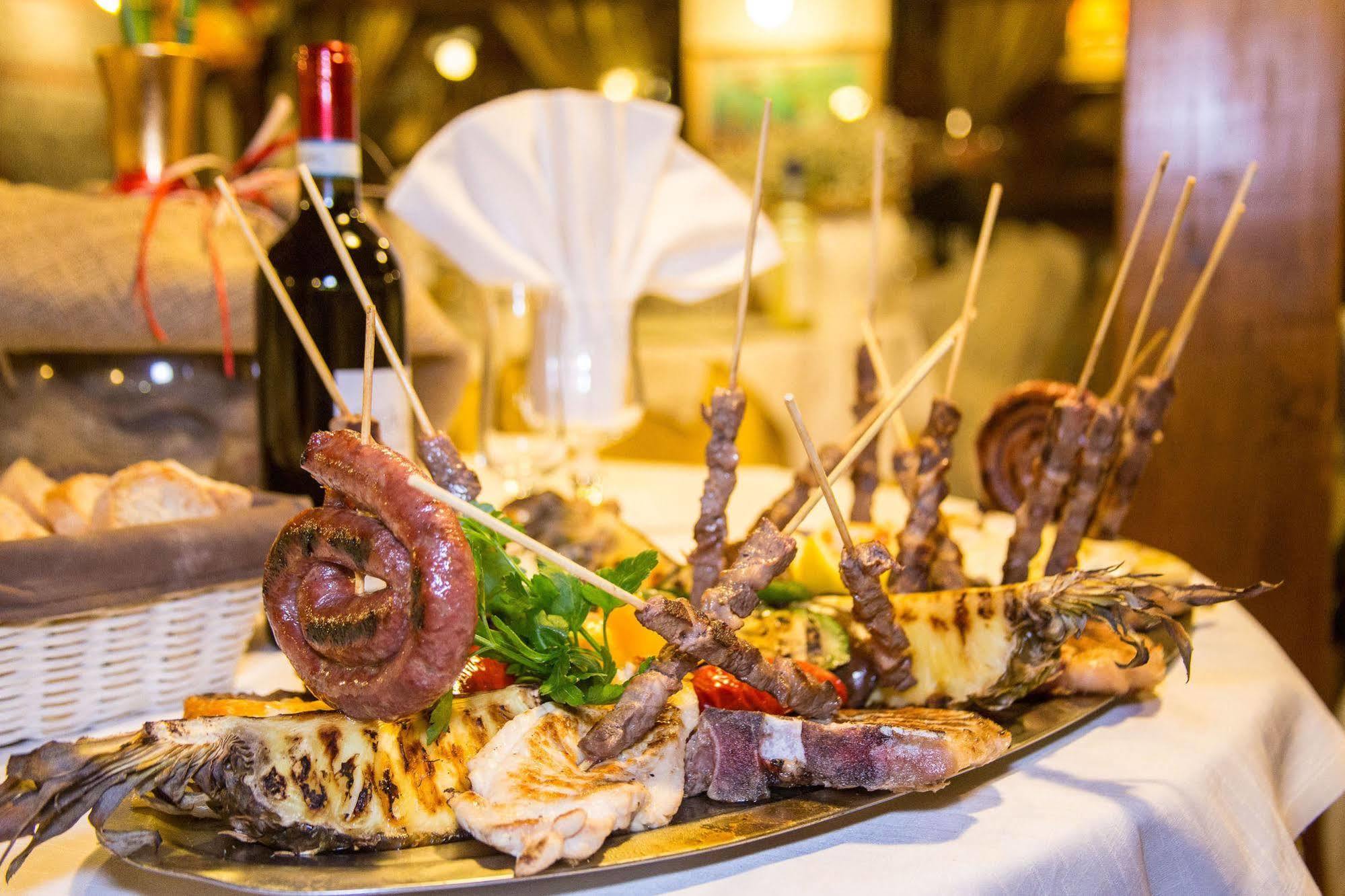 Hotel Ristorante La Perla Varallo Pombia المظهر الخارجي الصورة