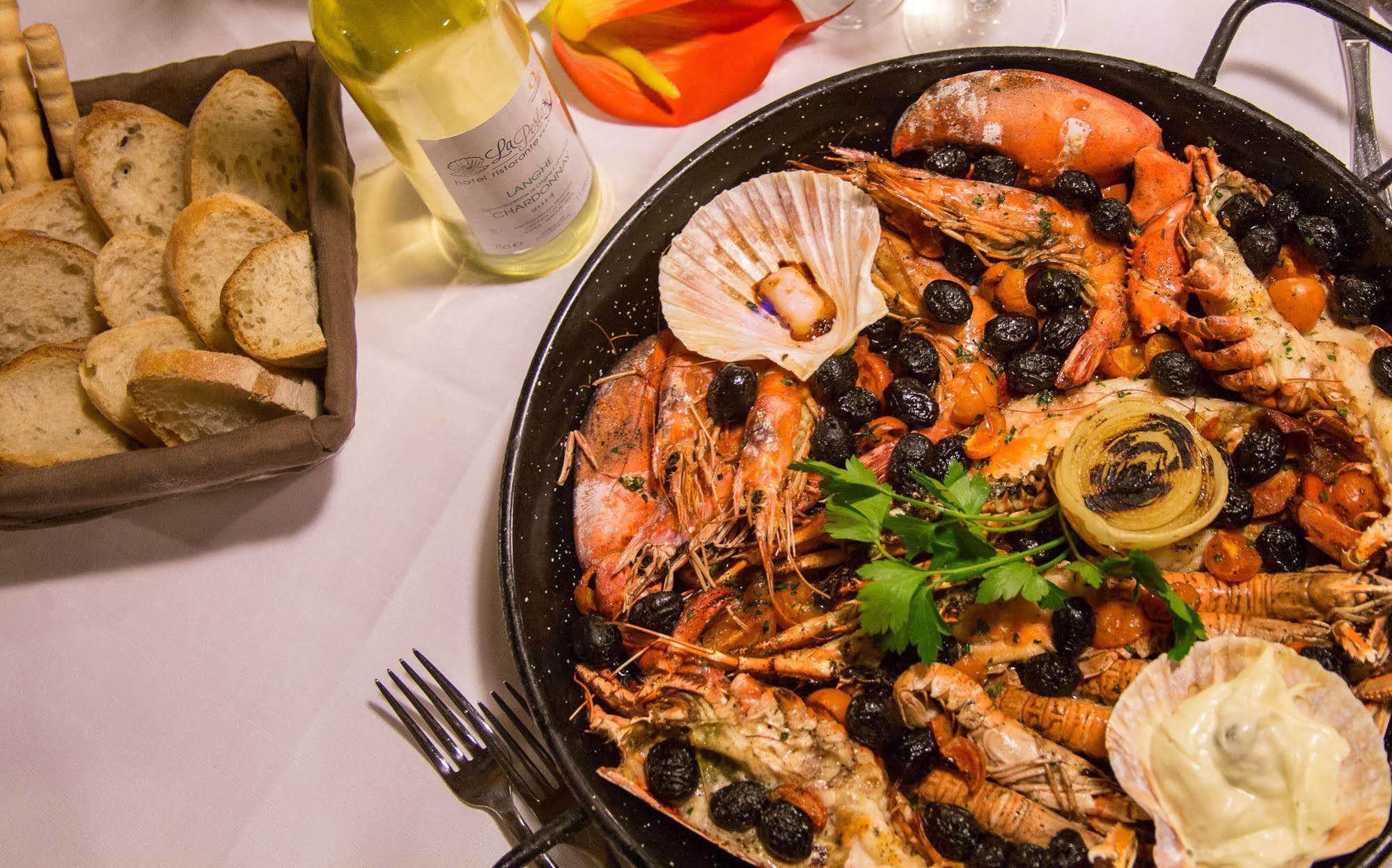 Hotel Ristorante La Perla Varallo Pombia المظهر الخارجي الصورة