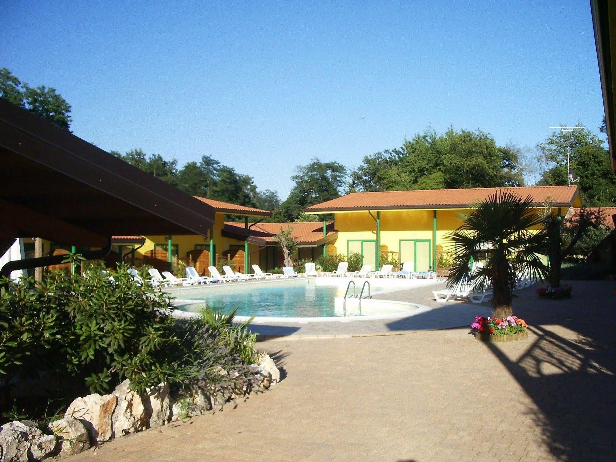 Hotel Ristorante La Perla Varallo Pombia المظهر الخارجي الصورة