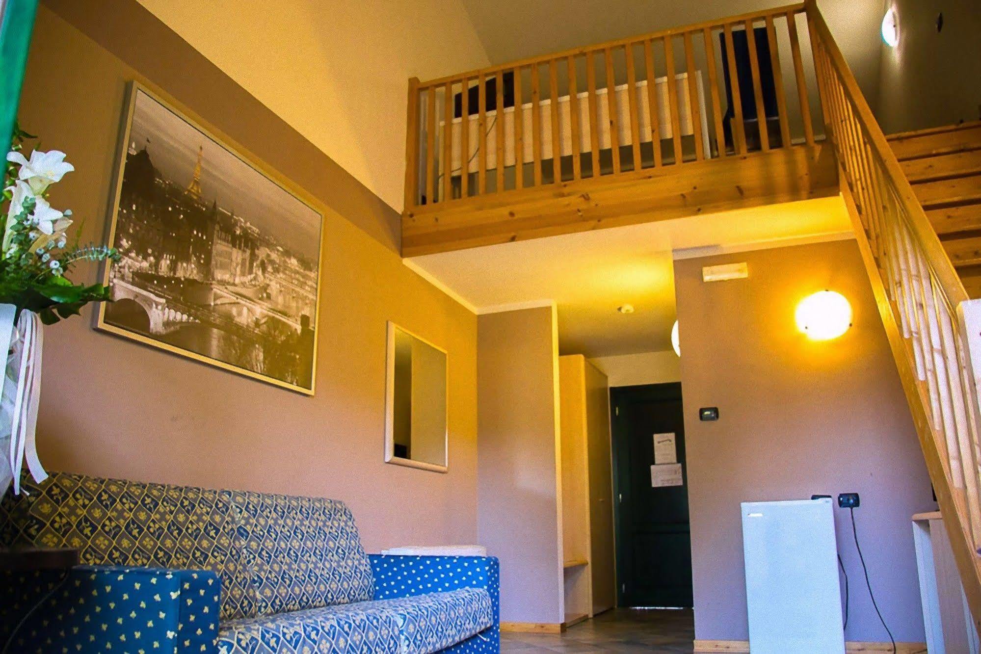 Hotel Ristorante La Perla Varallo Pombia المظهر الخارجي الصورة
