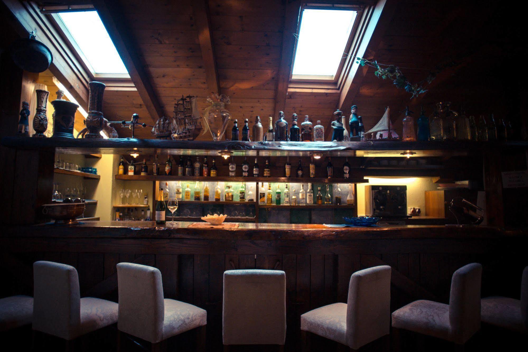 Hotel Ristorante La Perla Varallo Pombia المظهر الخارجي الصورة