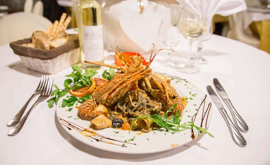 Hotel Ristorante La Perla Varallo Pombia المطعم الصورة