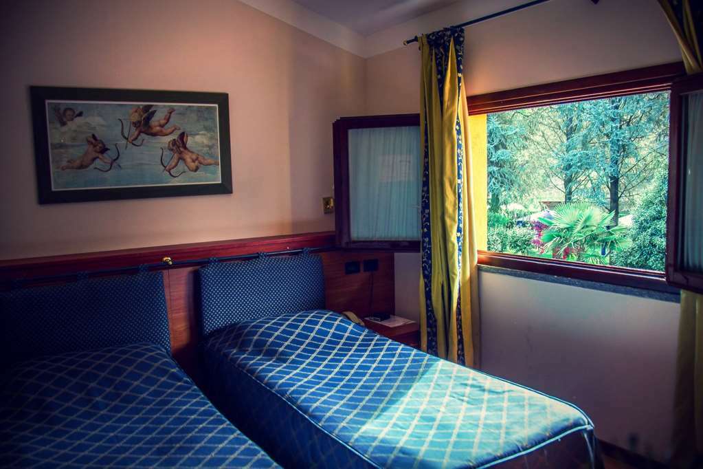 Hotel Ristorante La Perla Varallo Pombia الغرفة الصورة